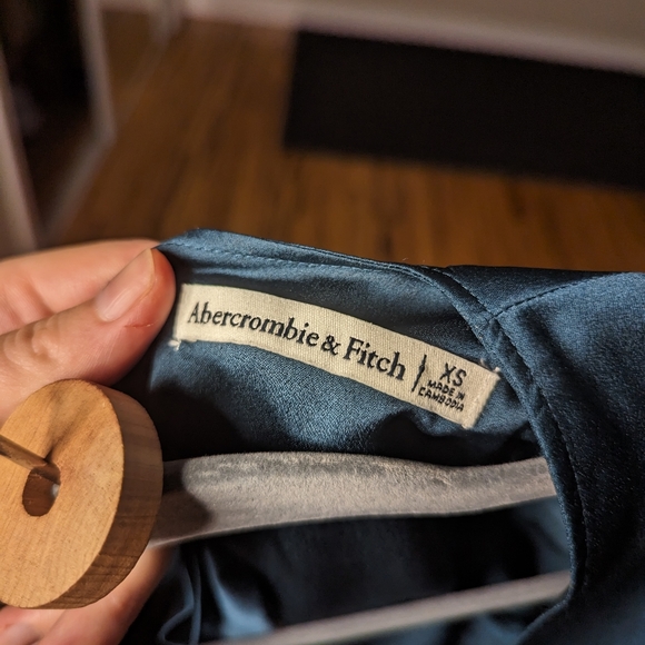 Abercrombie and Fitch, open back top, size XS feels more like small. - Picture 4 of 5